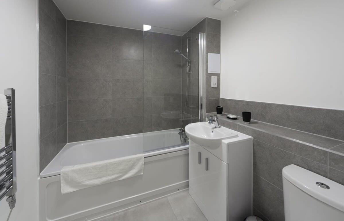 Modern And Bright 2 Bed Apartment In Ashford Eksteriør billede